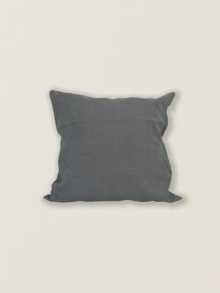 Funda de cojín de ante gris oscuro. Tamaño aproximado: 45*45 cm