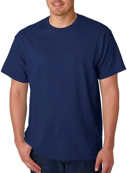 Camiseta de hombre azul oscuro.