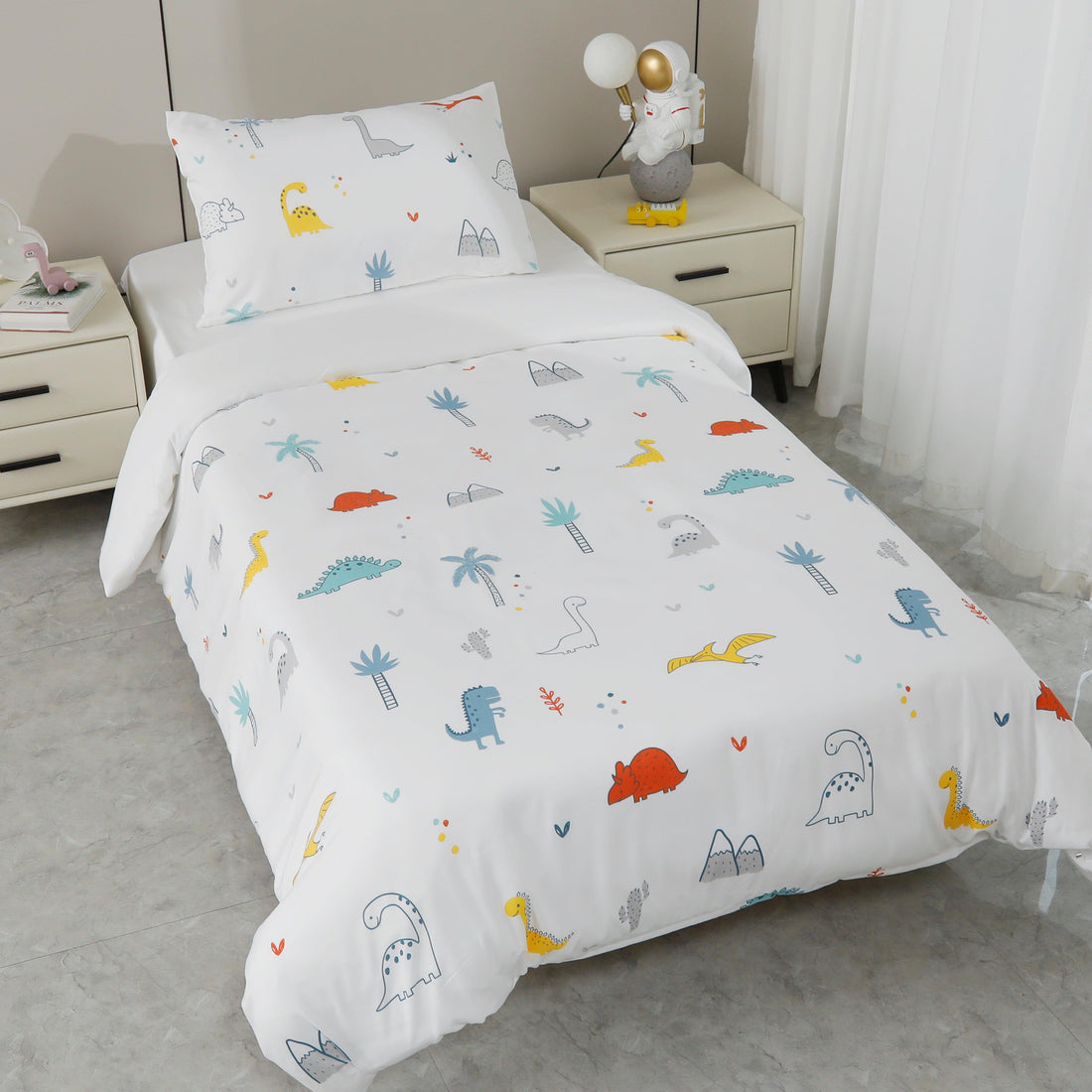 CONJUNTO DE LENÇÓIS ESTAMPADOS PARA CRIANÇA DINOSSAUROS EM BRANCO (CAMA 90/100) - BOD HOME