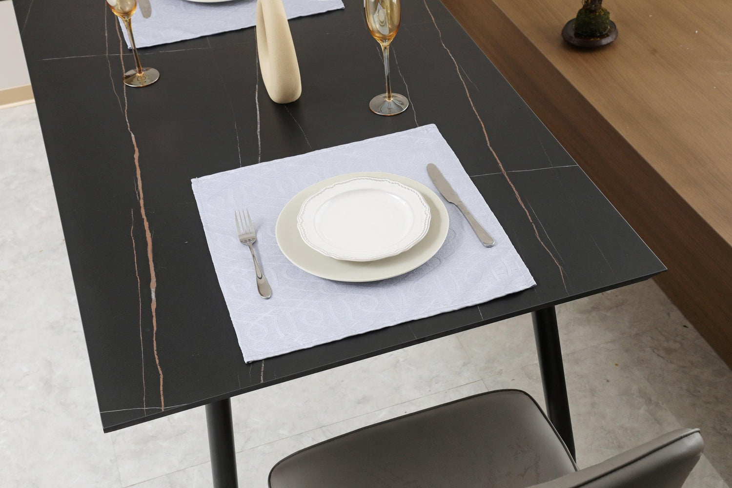 Toalha de mesa com linhas cruzadas branco cinza - BOD HOME